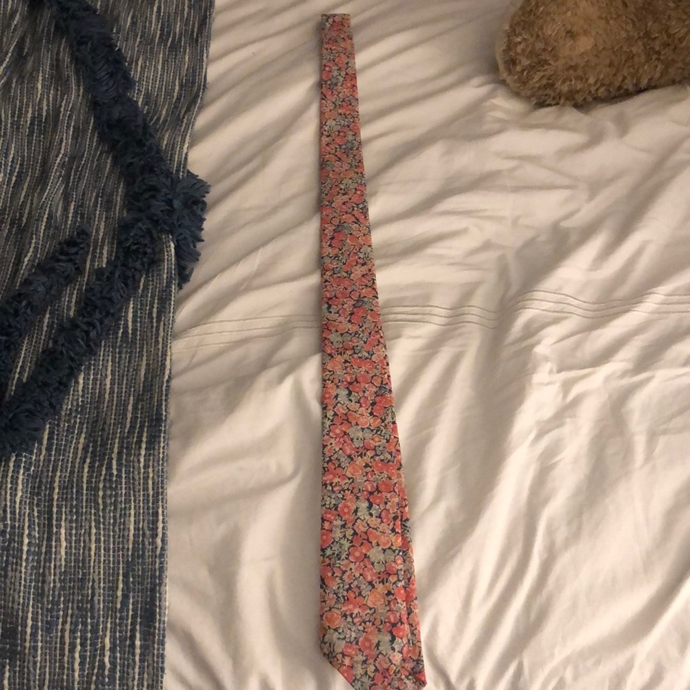 Men’s floral tie